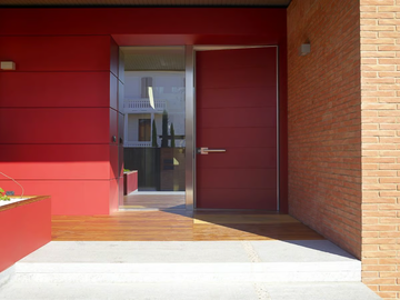 Lacqued exterior wooden safety door - Exterior wooden safety door by CARMINATI SERRAMENTI - view 2